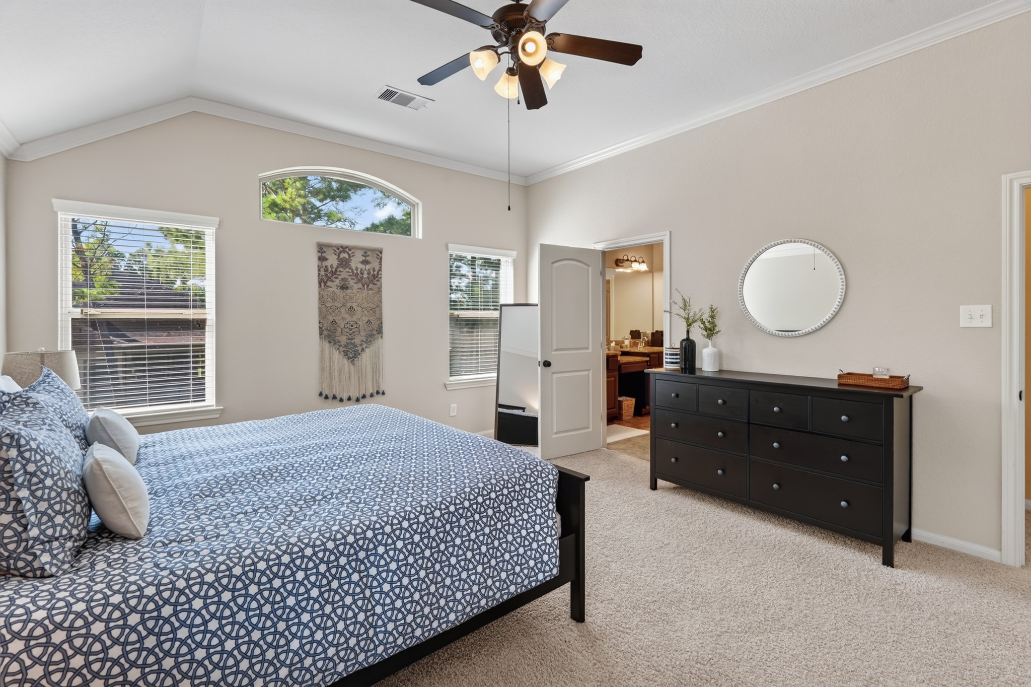 27 E Wolf Cabin Circle, Spring, TX 77389