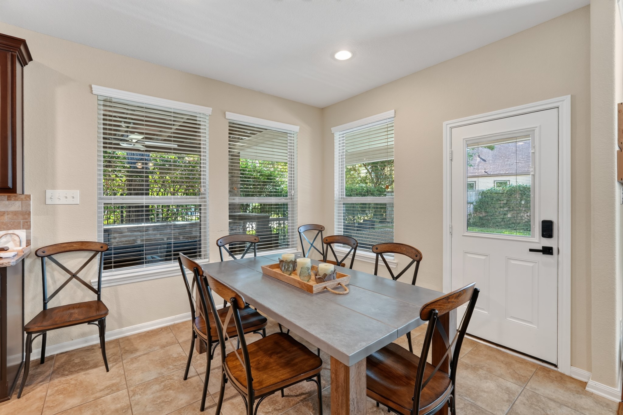 27 E Wolf Cabin Circle, Spring, TX 77389