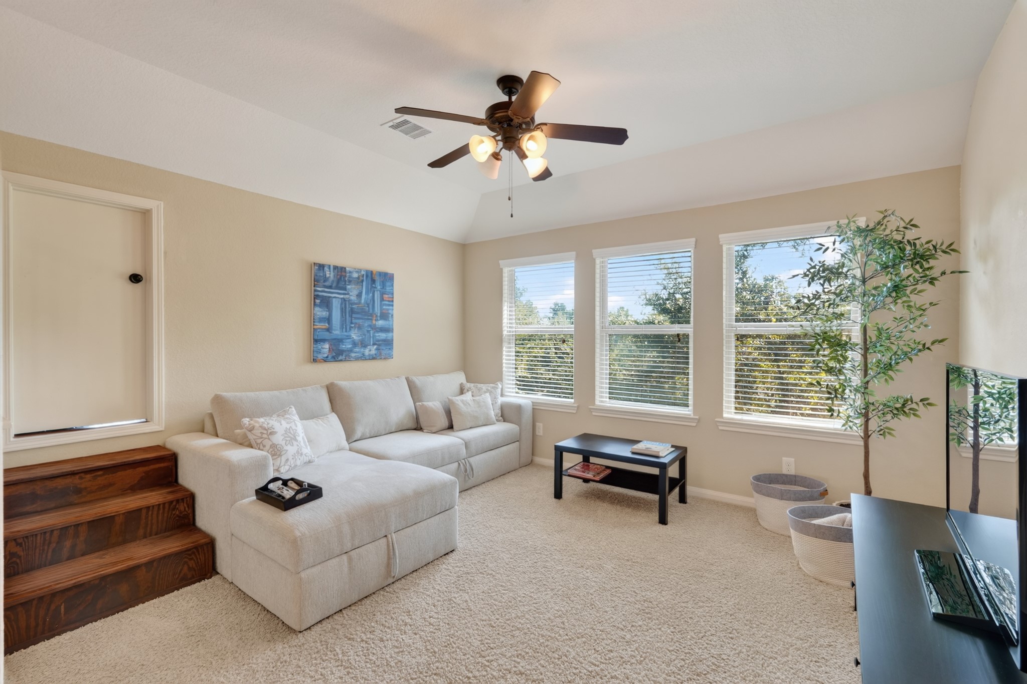 27 E Wolf Cabin Circle, Spring, TX 77389