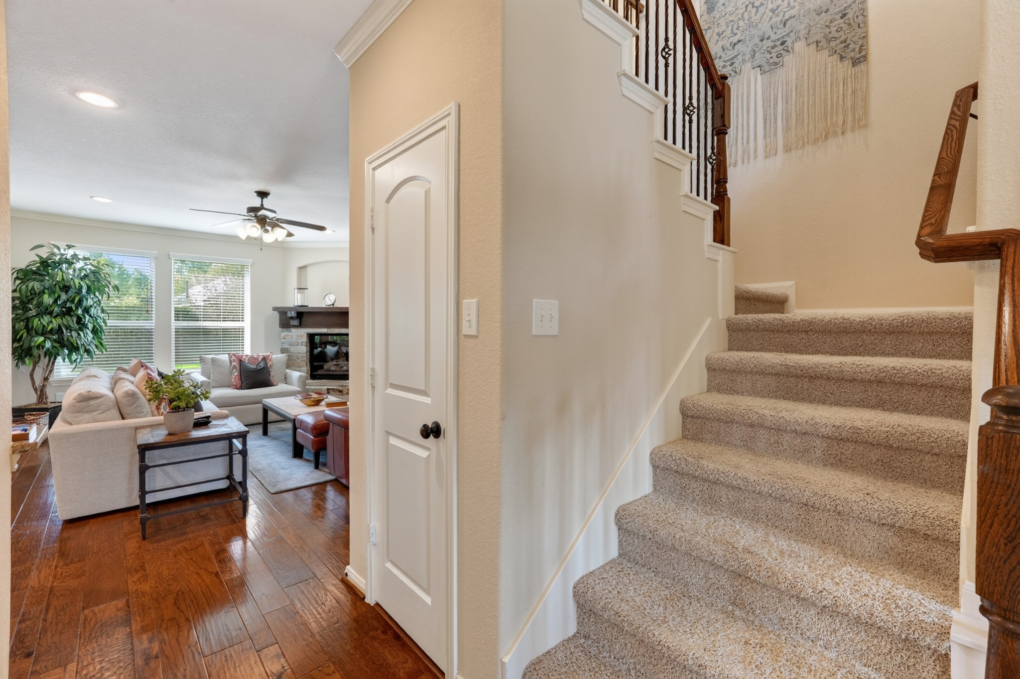 27 E Wolf Cabin Circle, Spring, TX 77389
