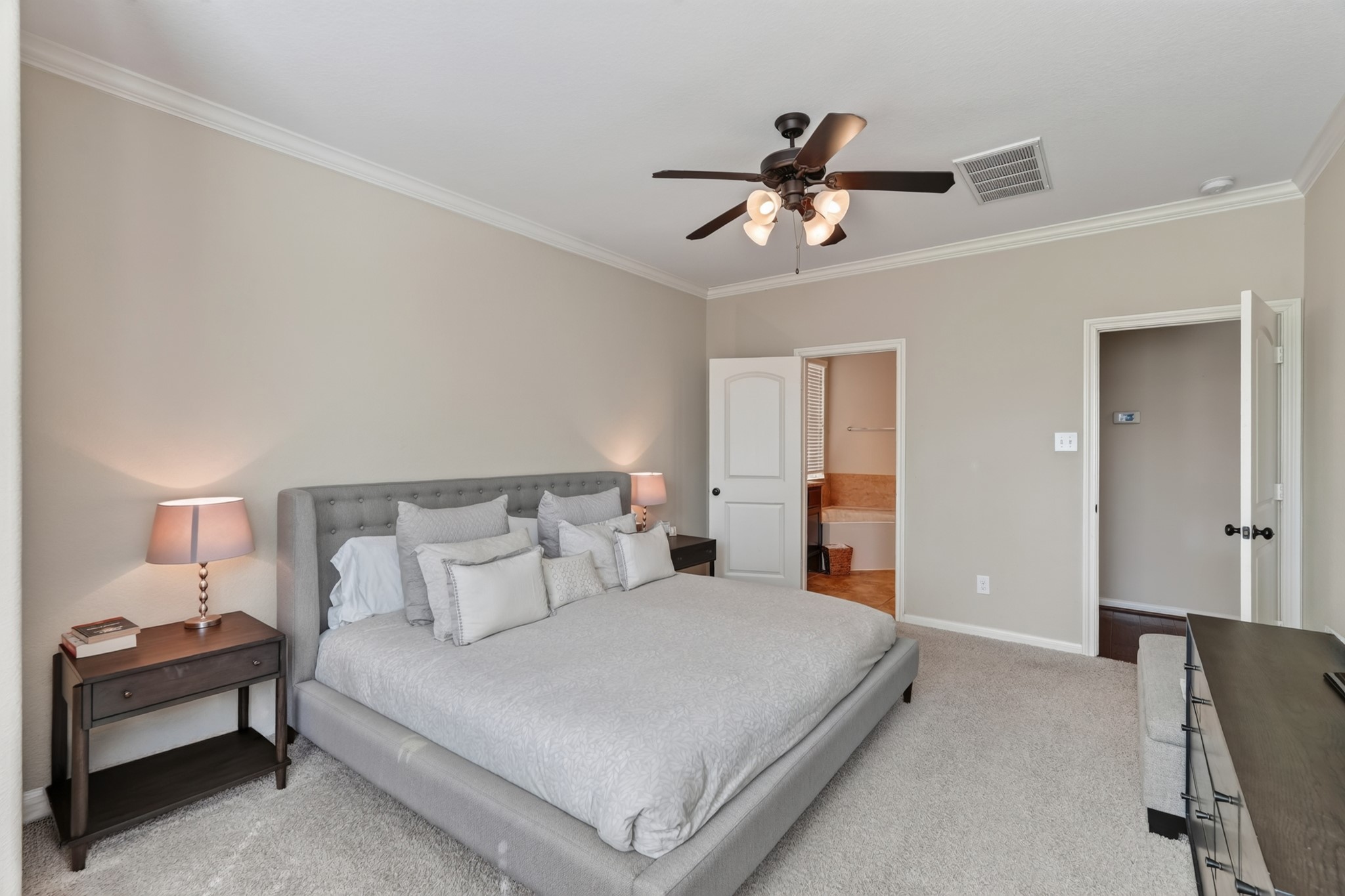 27 E Wolf Cabin Circle, Spring, TX 77389