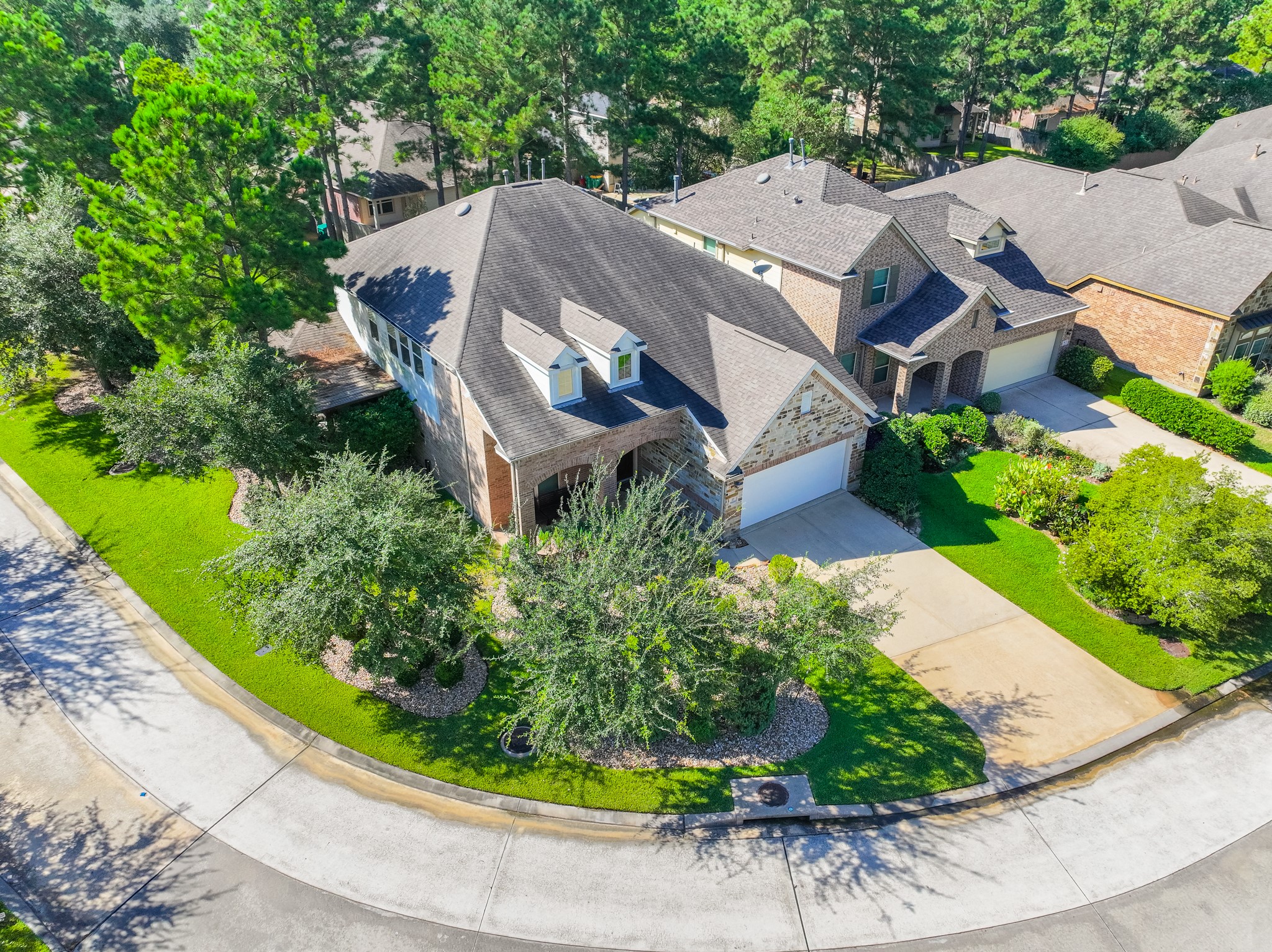 27 E Wolf Cabin Circle, Spring, TX 77389