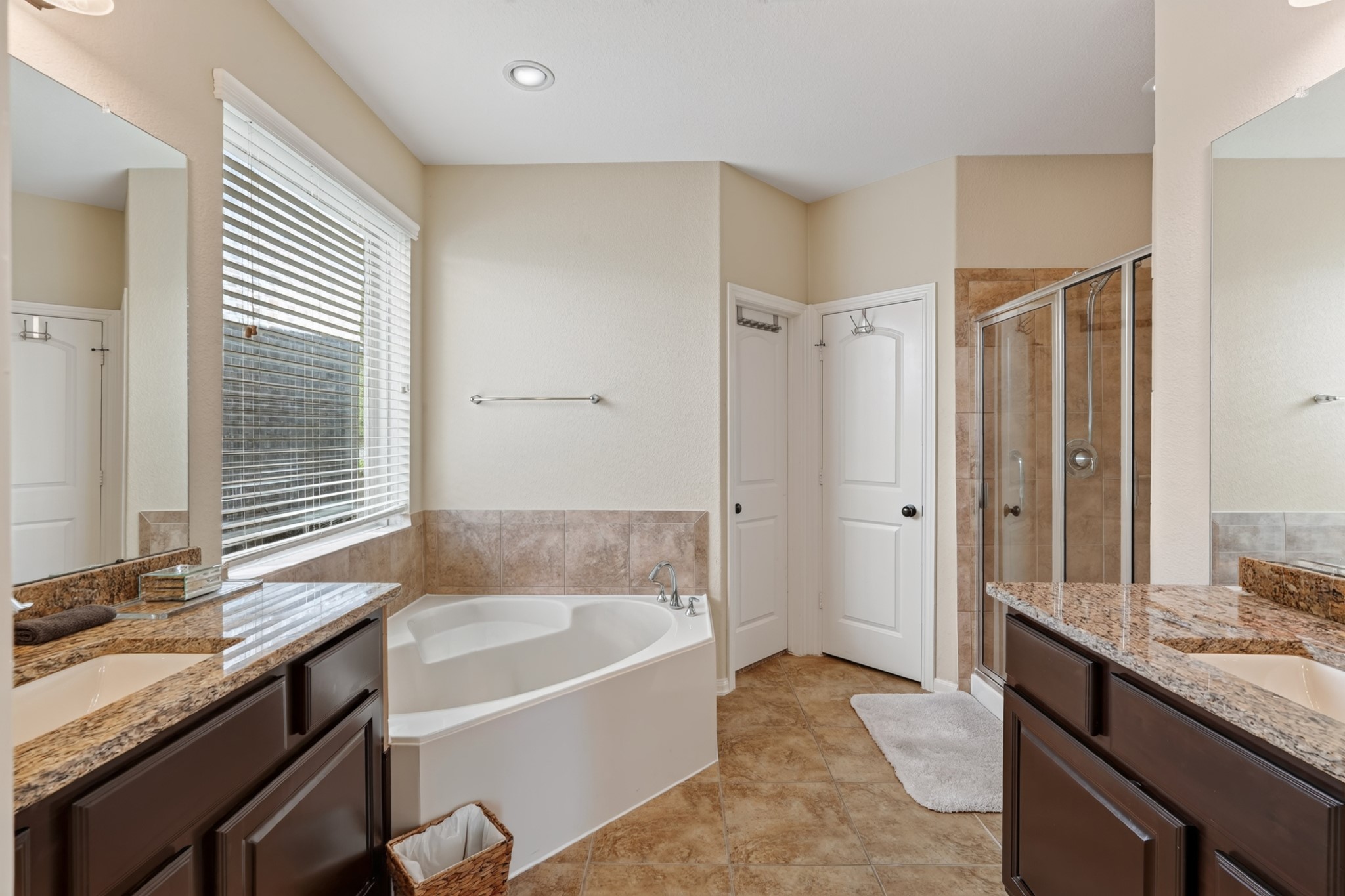 27 E Wolf Cabin Circle, Spring, TX 77389