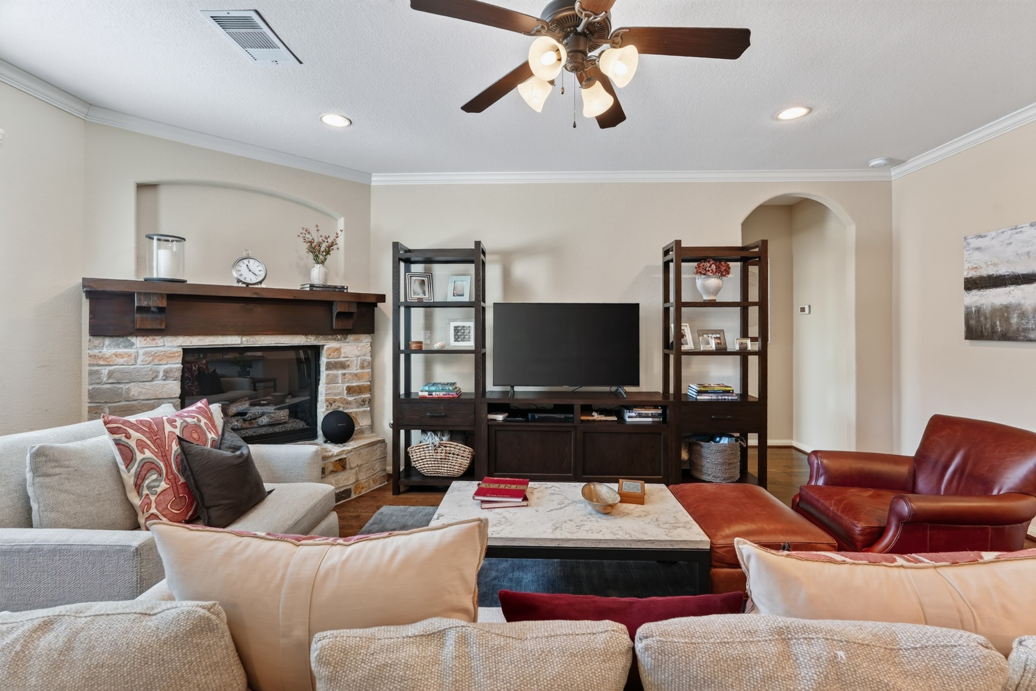 27 E Wolf Cabin Circle, Spring, TX 77389