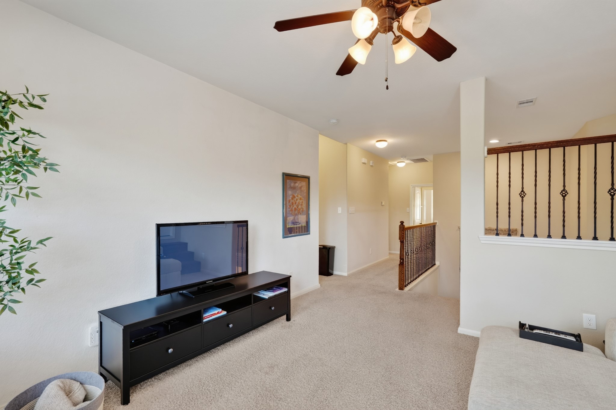 27 E Wolf Cabin Circle, Spring, TX 77389