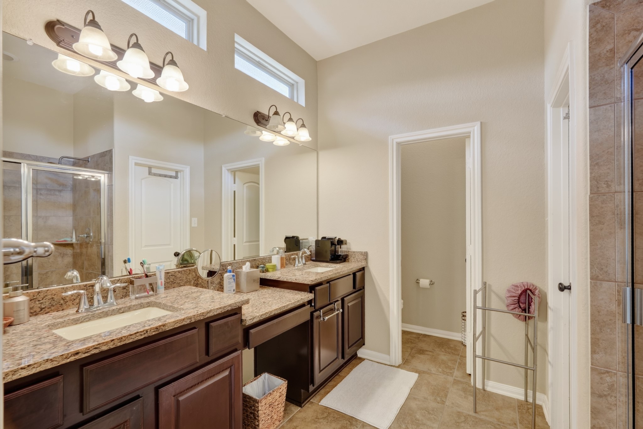 27 E Wolf Cabin Circle, Spring, TX 77389