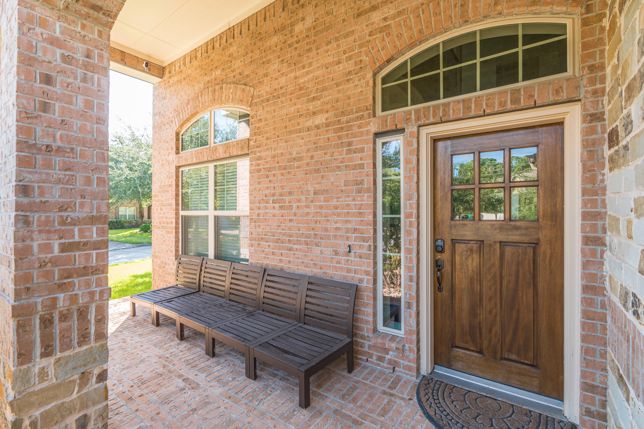 27 E Wolf Cabin Circle, Spring, TX 77389