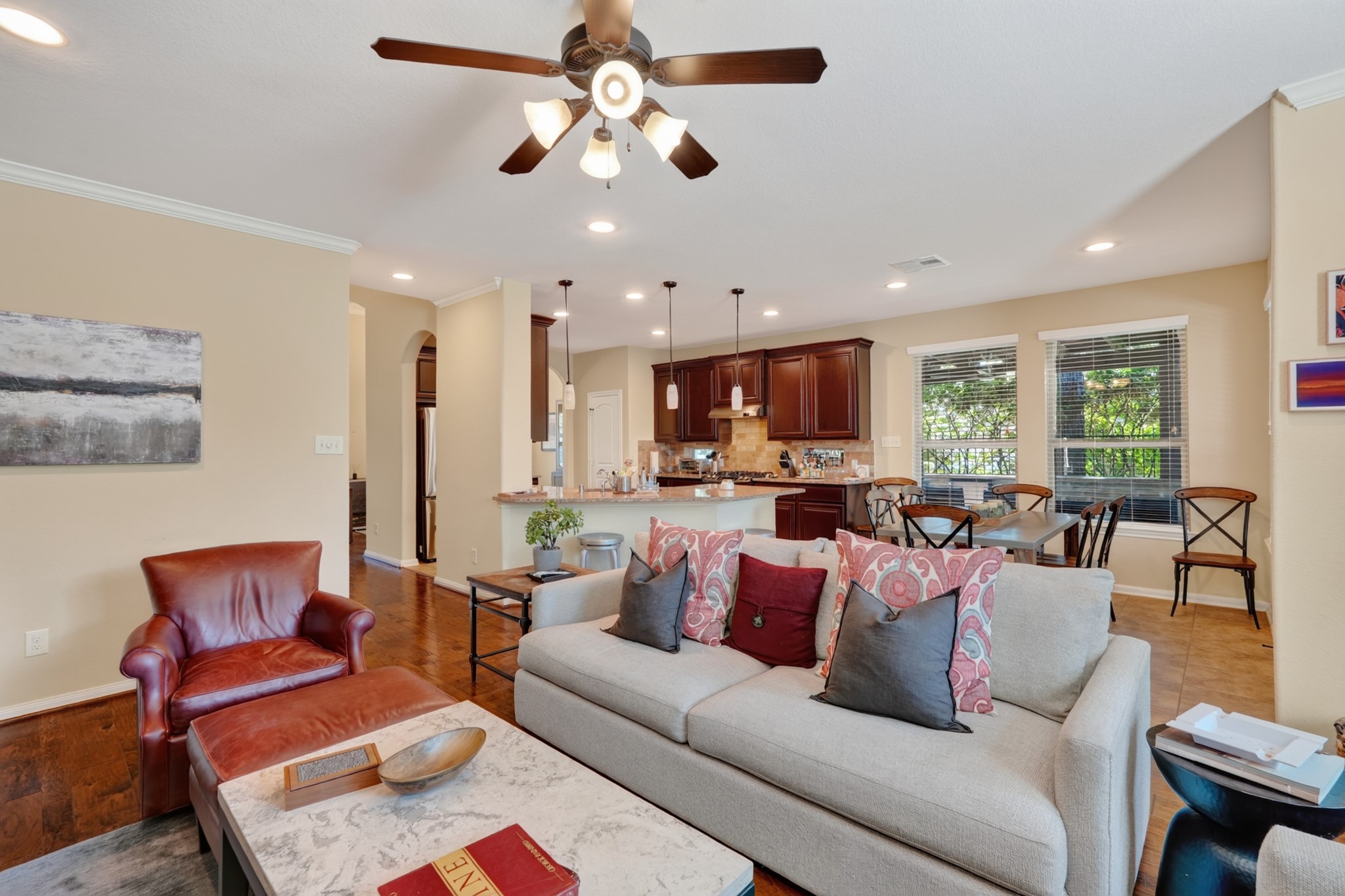 27 E Wolf Cabin Circle, Spring, TX 77389