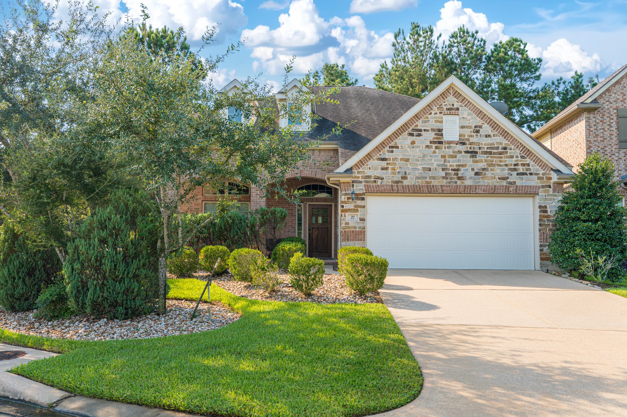 27 E Wolf Cabin Circle, Spring, TX 77389