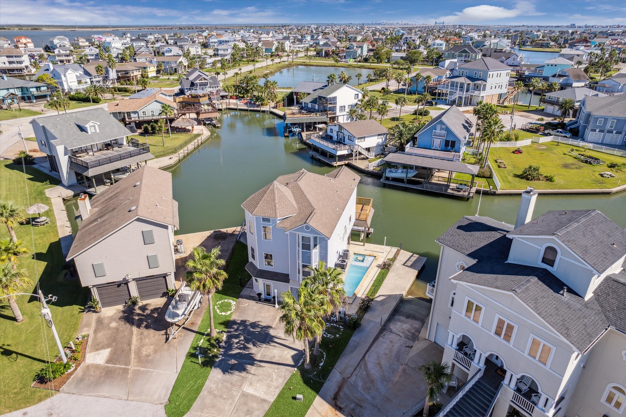 210 Easterly, Tiki Island, TX 77554