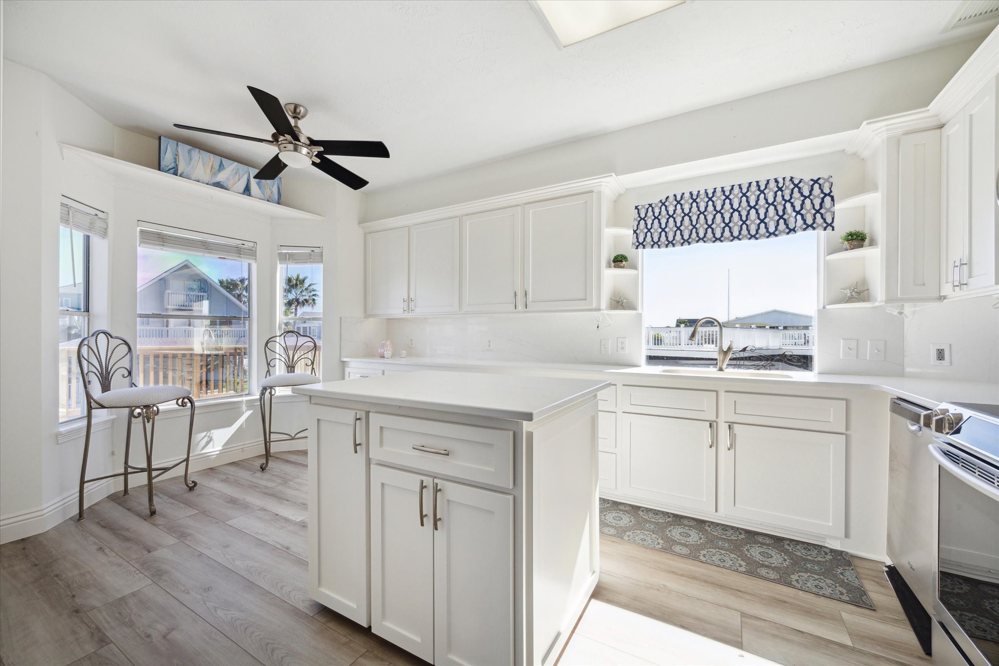 210 Easterly, Tiki Island, TX 77554