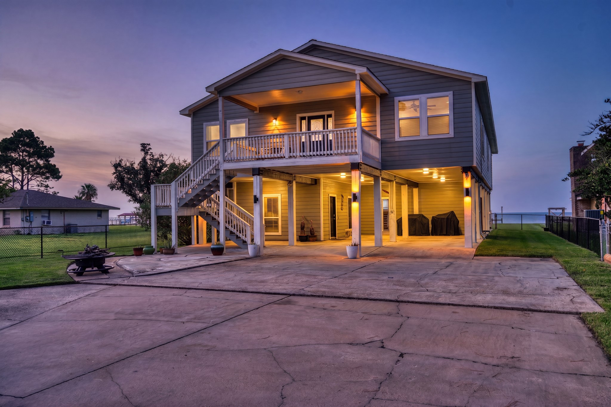 Unwind on these balconies for your daily sunset view!