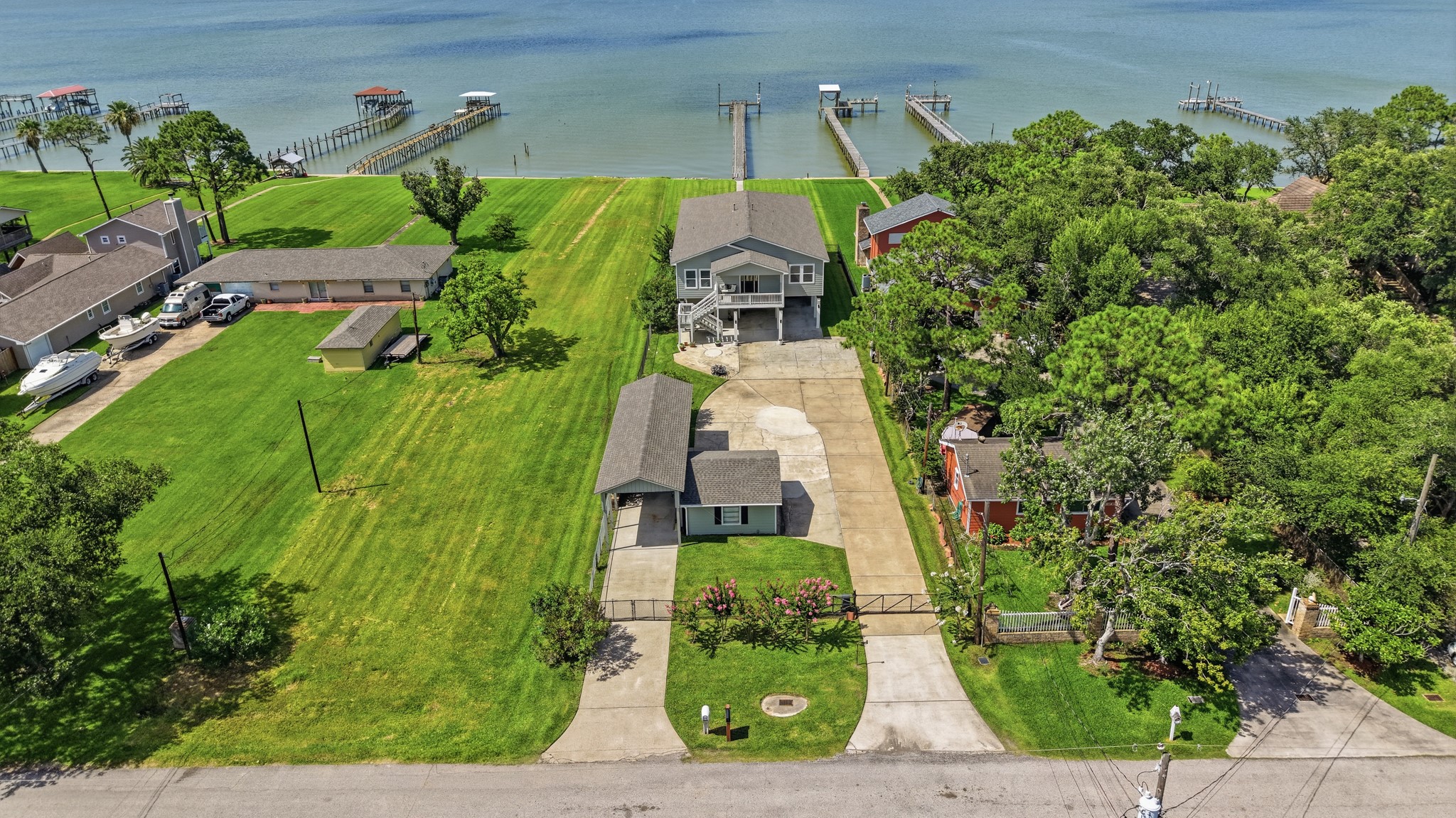2534 Cliff Drive, San Leon, TX 77539
