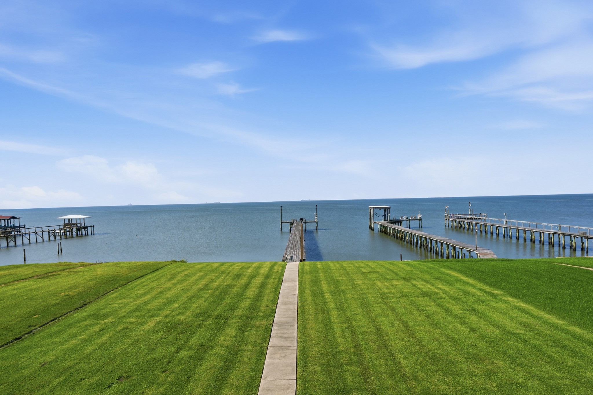 Your front row seat to stunning daily sunrises over panoramic Galveston Bay.