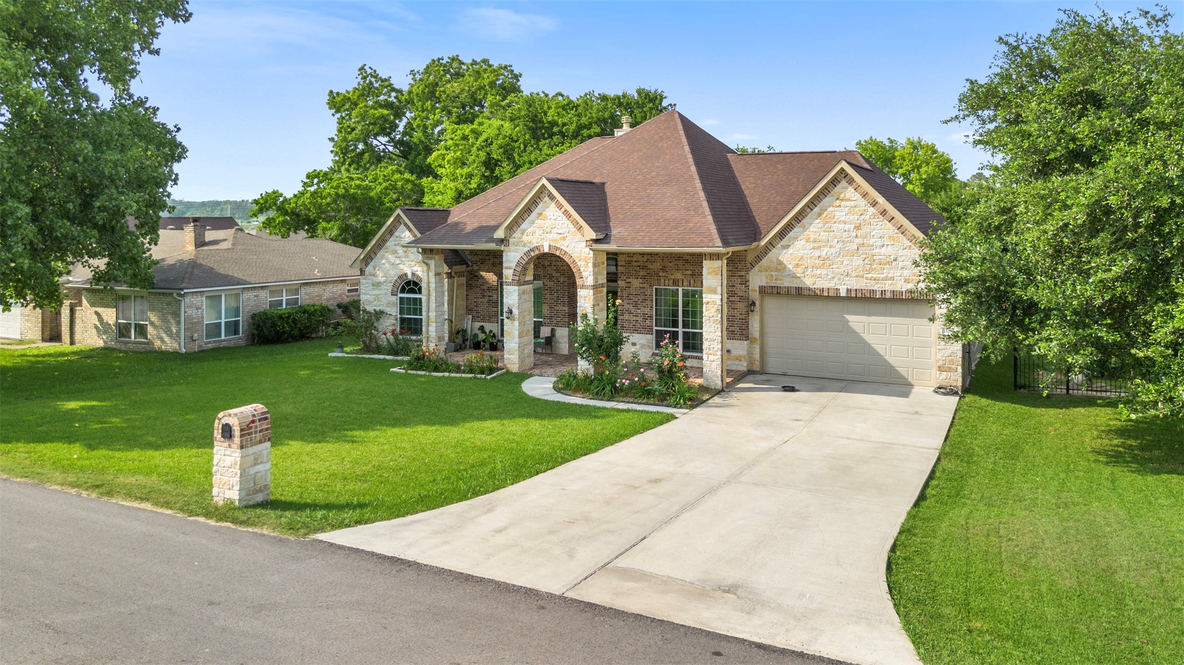 13336 Lake Breeze Lane, Willis, TX 77318
