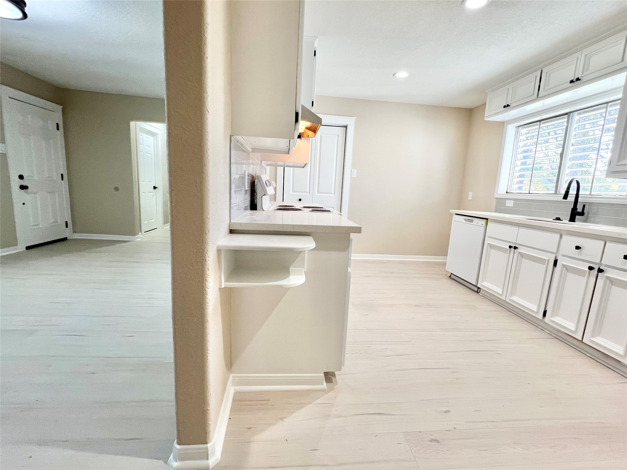 As you can see, access is open and available to dining room and Family room from the Kitchen