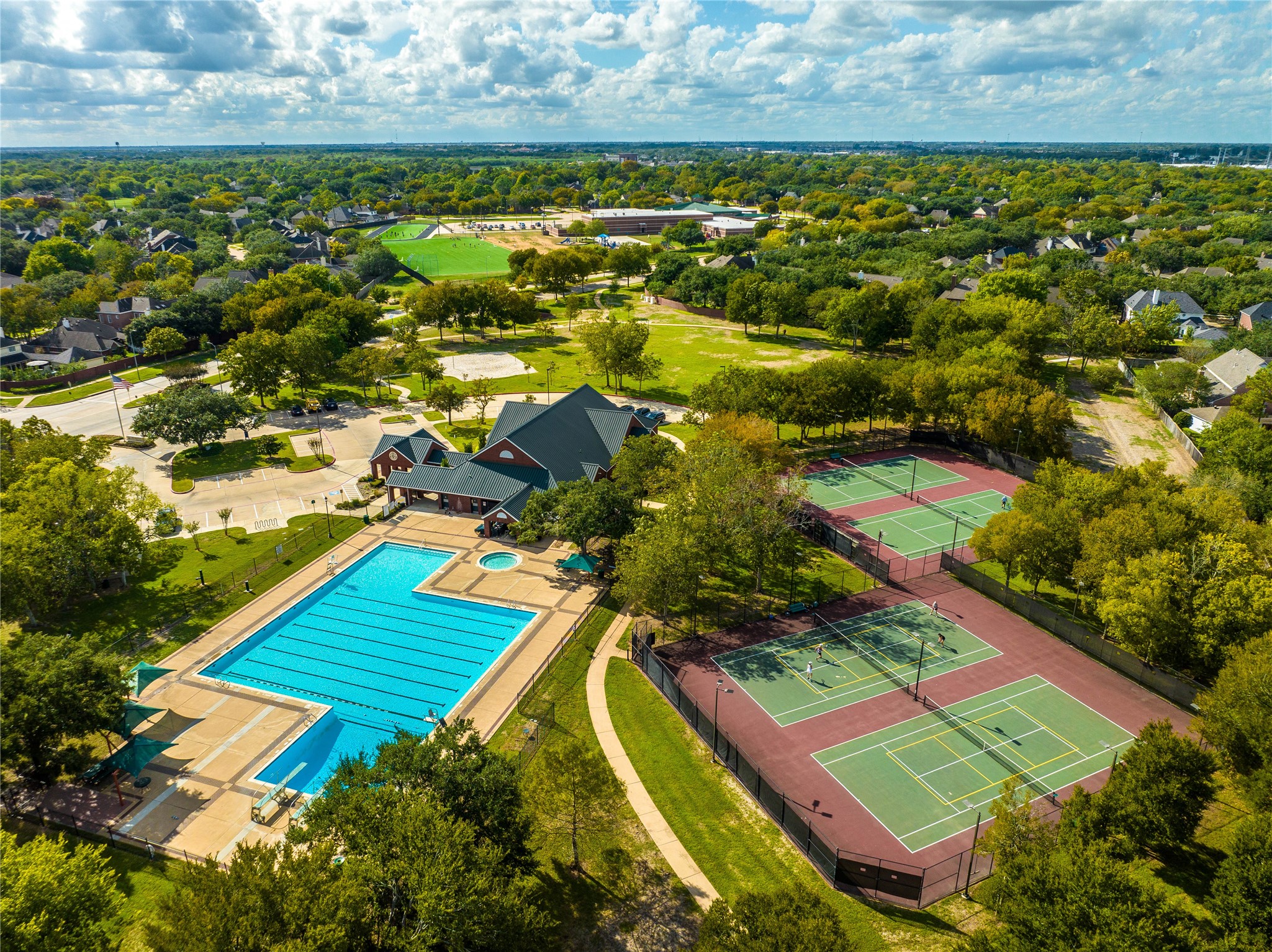 THE GREATWOOD GOLF CLUBHOUSE IS A PEACEFUL
HAVEN FOR GOLFERS AND NATURE LOVERS ALIKE.