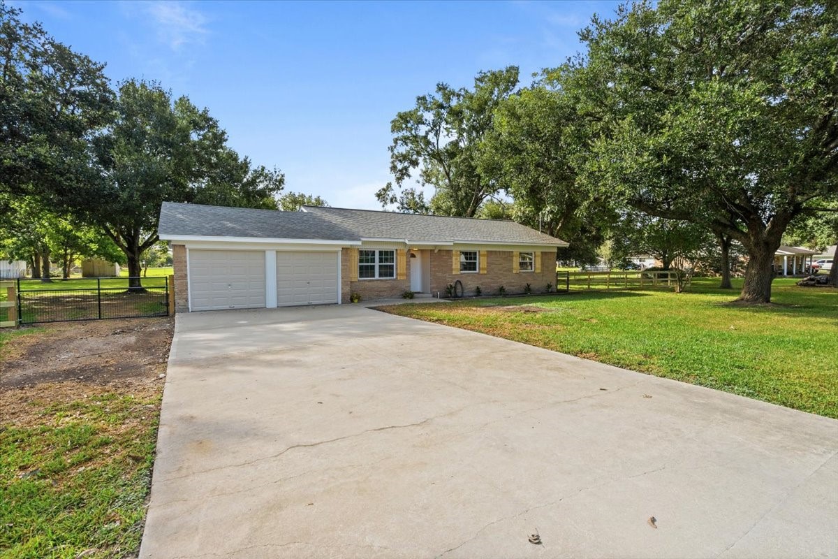 3405 Meadowlark Lane, Alvin, TX 77511