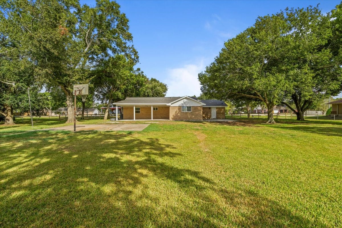 3405 Meadowlark Lane, Alvin, TX 77511