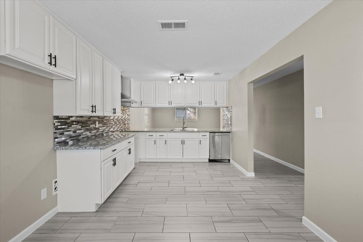 3405 Meadowlark Lane, Alvin, TX 77511