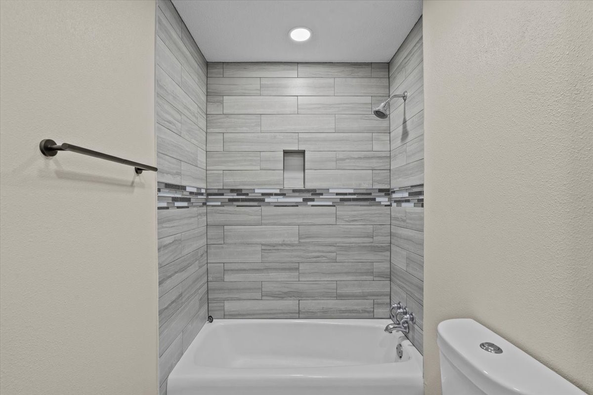 3405 Meadowlark Lane, Alvin, TX 77511