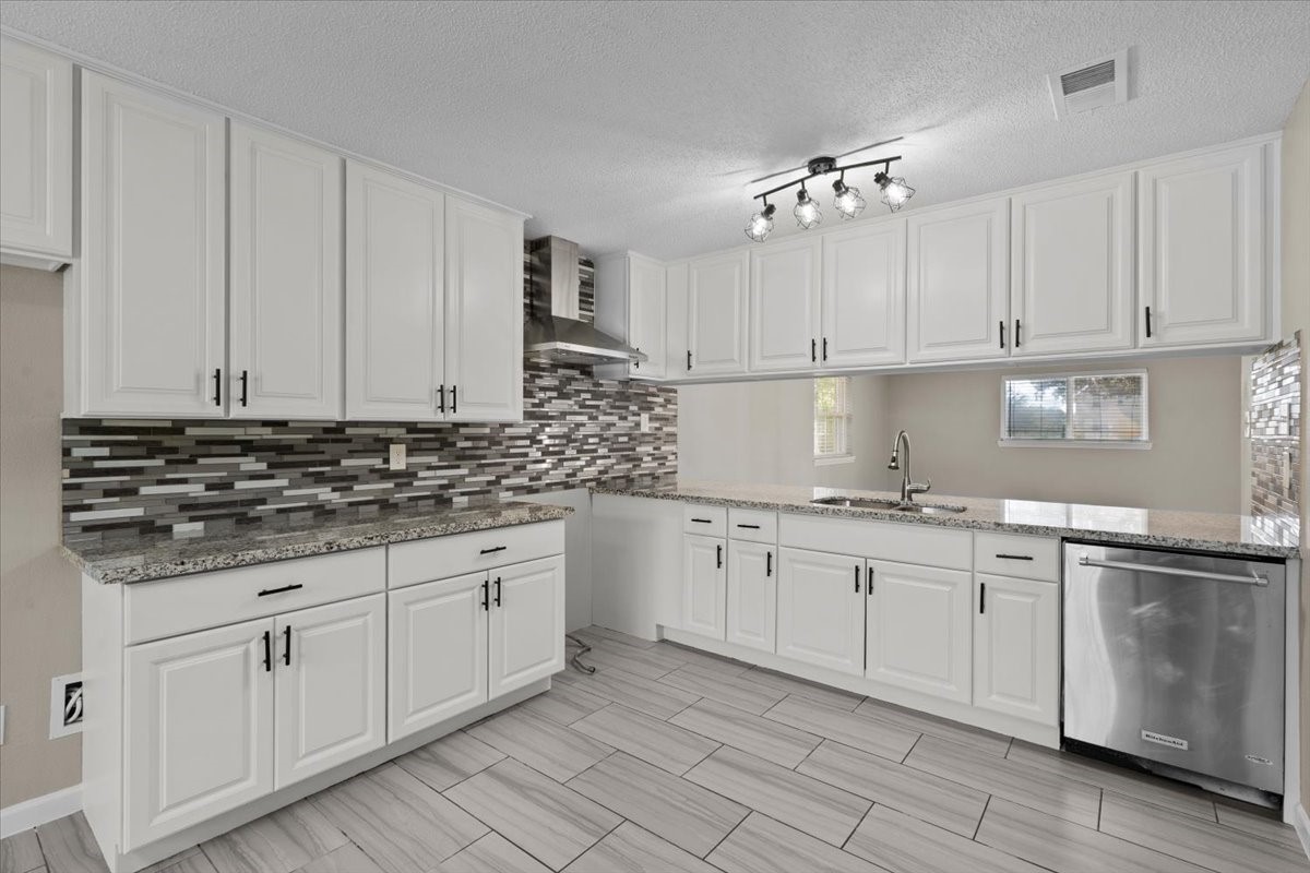 3405 Meadowlark Lane, Alvin, TX 77511
