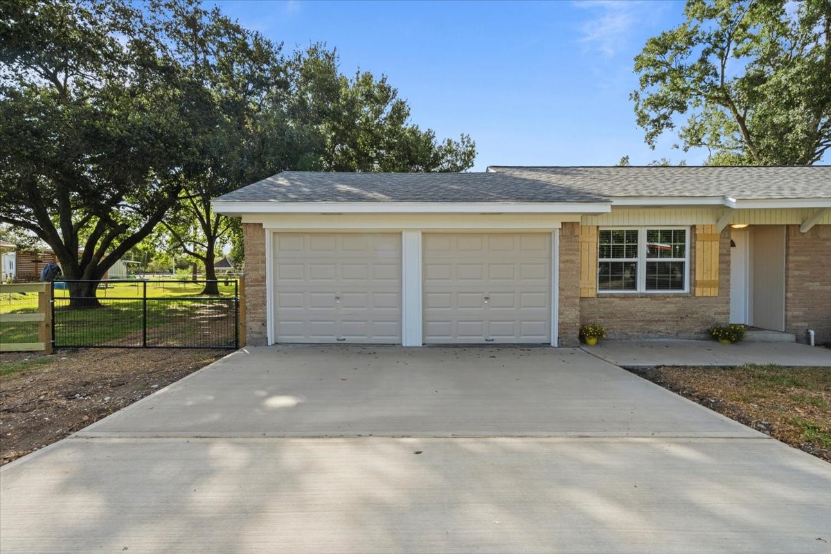 3405 Meadowlark Lane, Alvin, TX 77511