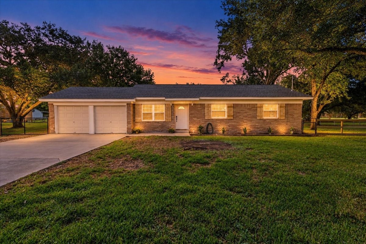 3405 Meadowlark Lane, Alvin, TX 77511