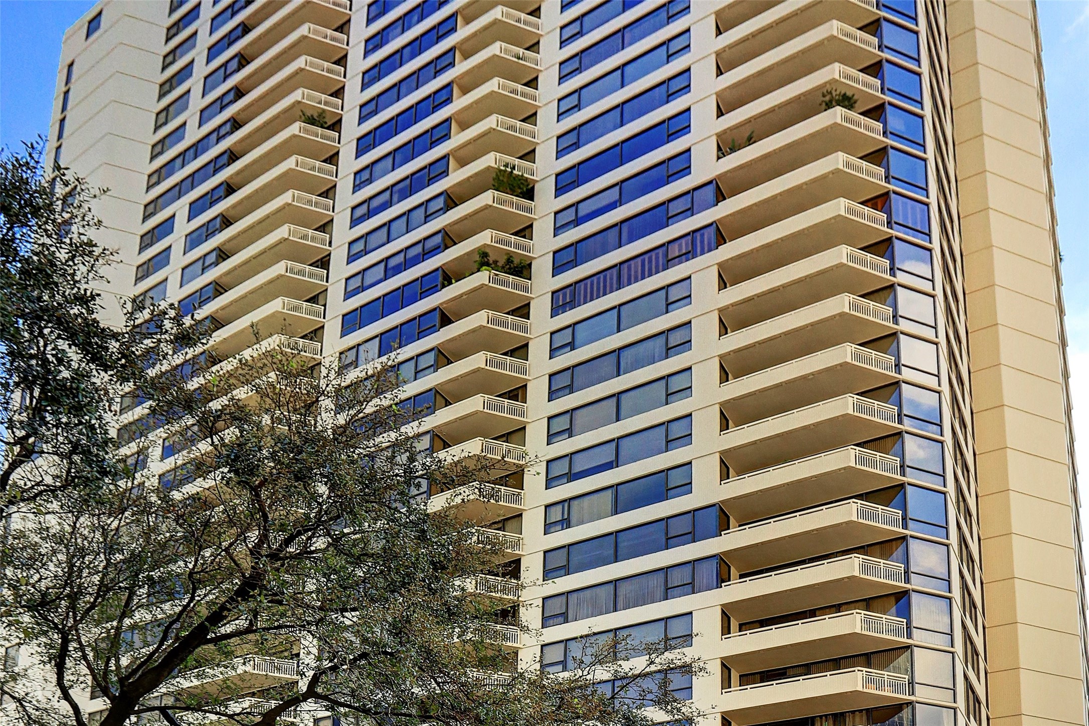 15 Greenway Plaza, #26K, Houston, TX 77046