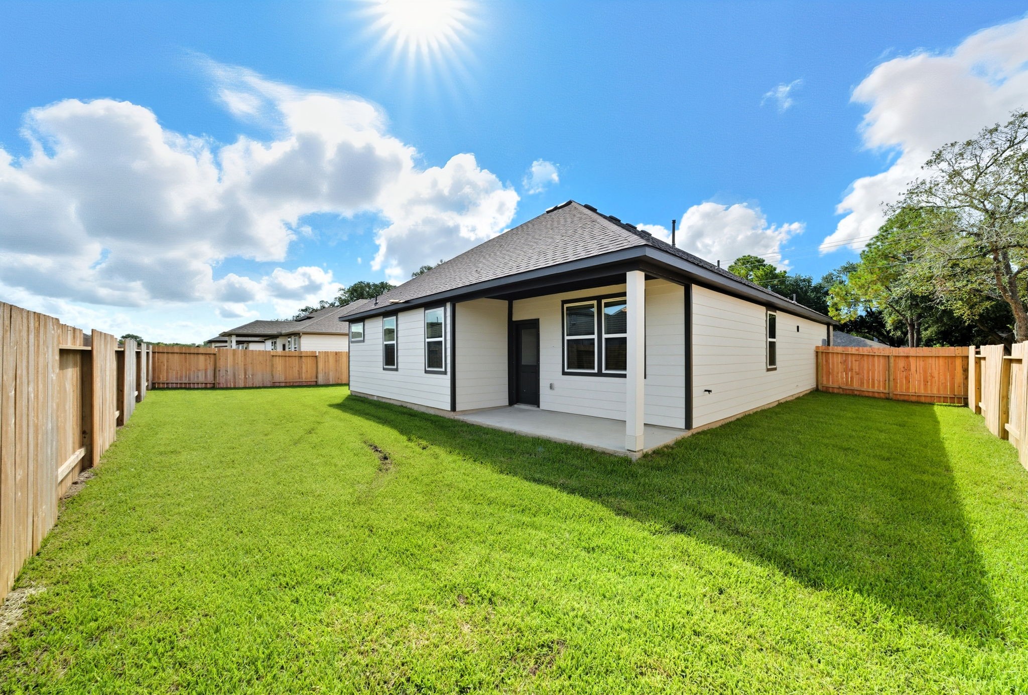 103 Bentwater Lane, Clute, TX 77531