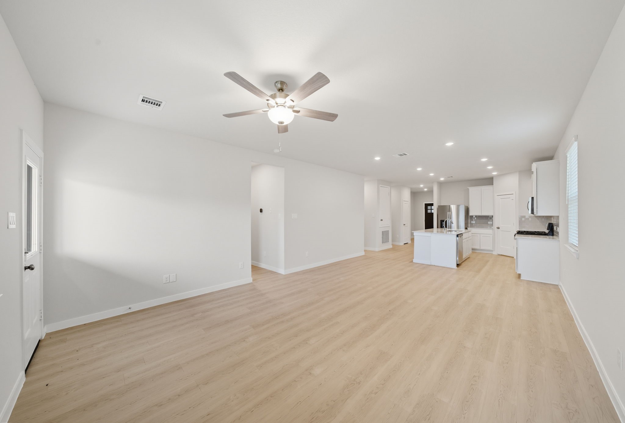 103 Bentwater Lane, Clute, TX 77531