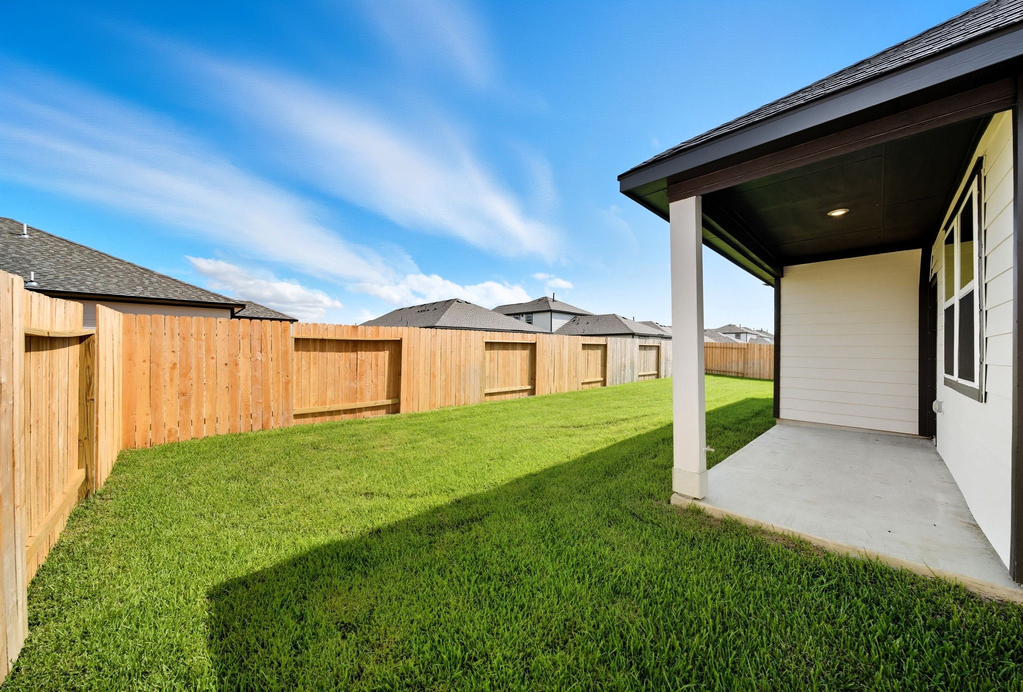 103 Bentwater Lane, Clute, TX 77531