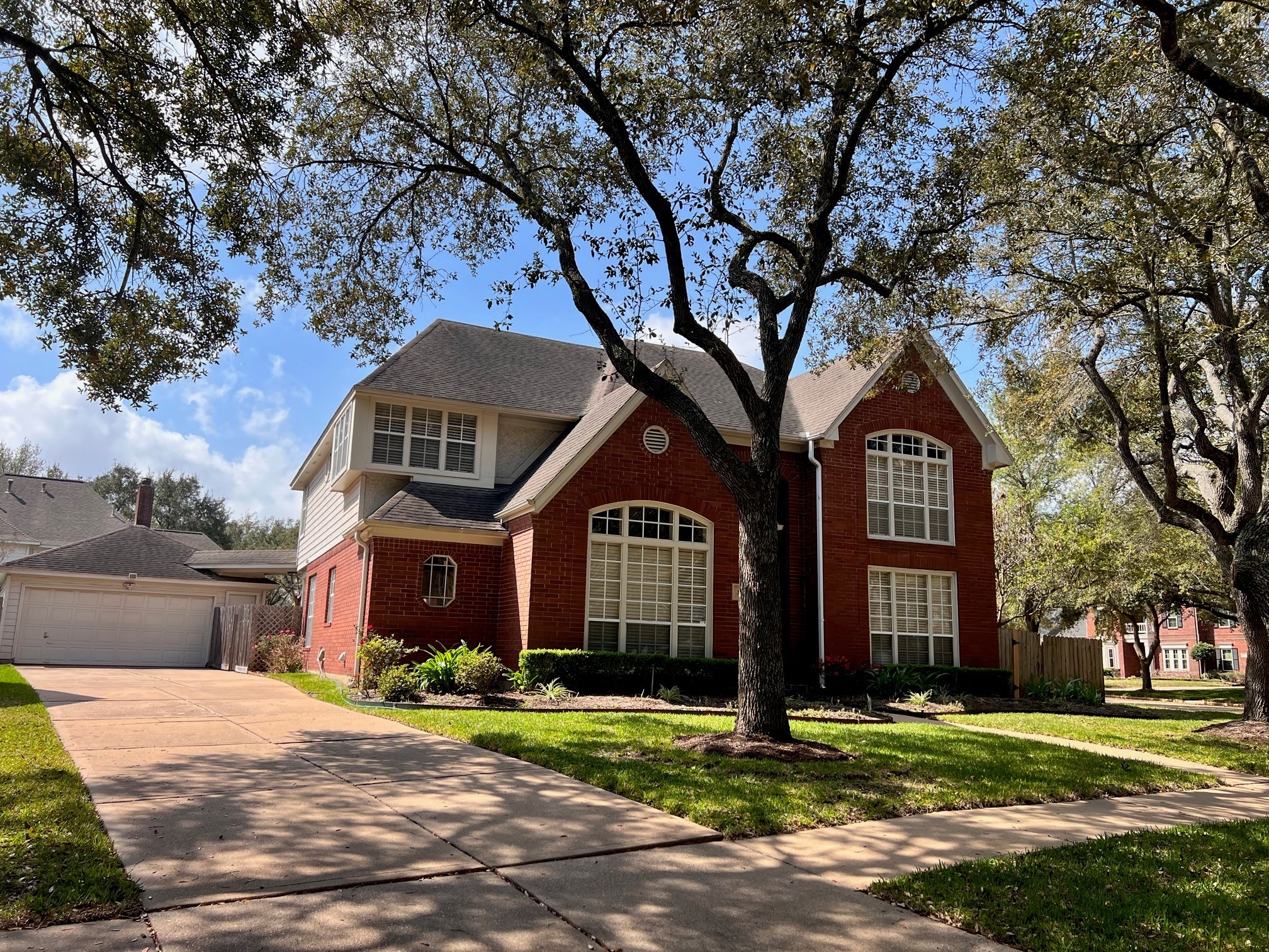 A beautifully updated home with 4 bedrooms and 3.5 bathrooms with formal dining, game room and study area. A beautifully updated home with 4 bedrooms and 3.5 bathrooms with formal dining, game room and study area.