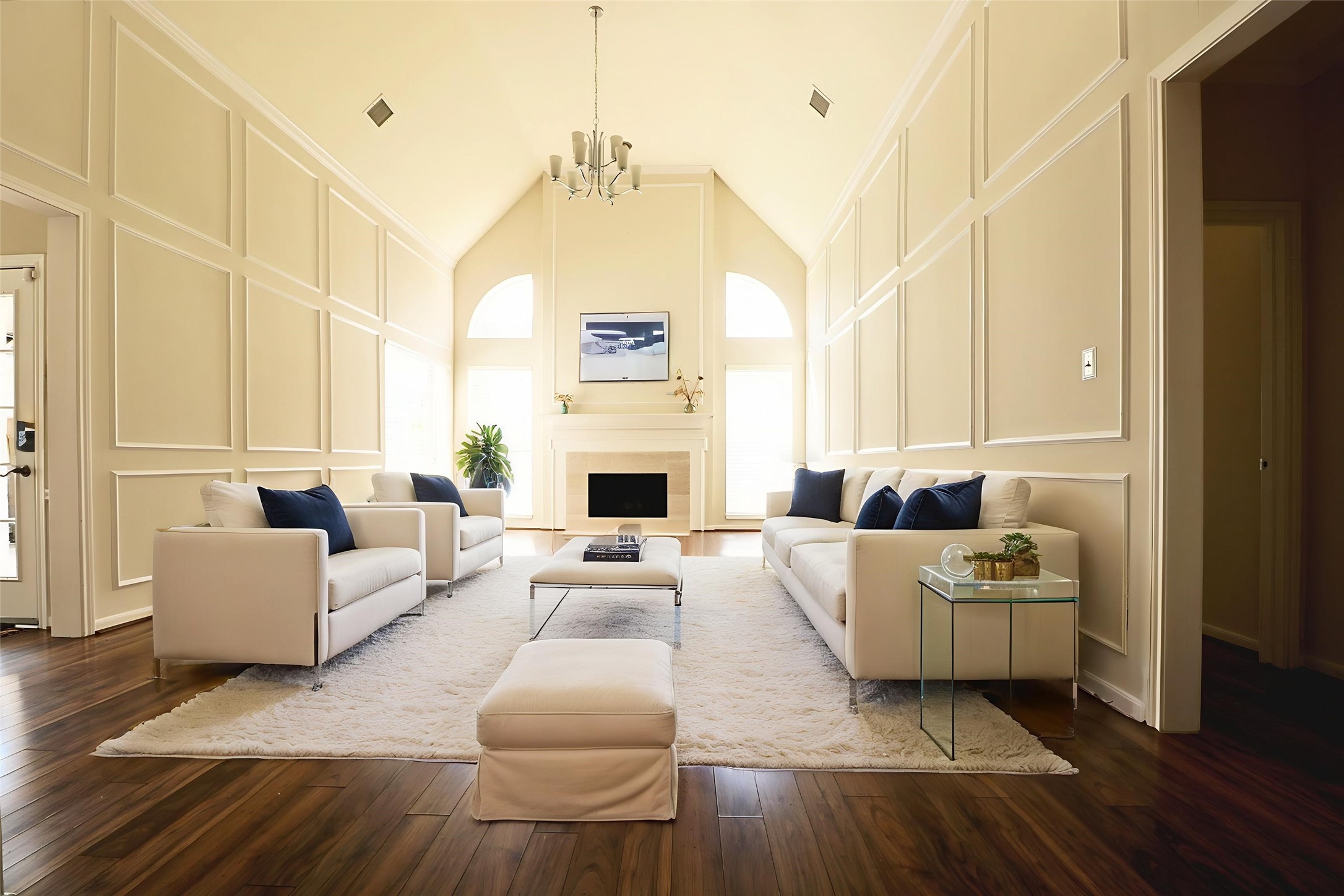 High ceiling and spacious family room with enough natural lights and Virtual staging High ceiling and spacious family room with enough natural lights and Virtual staging