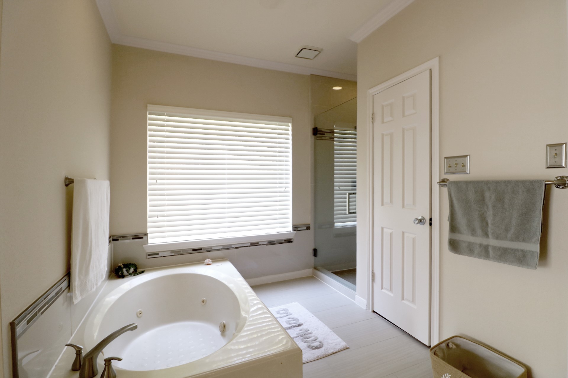 Master suite with hot tub and showroom