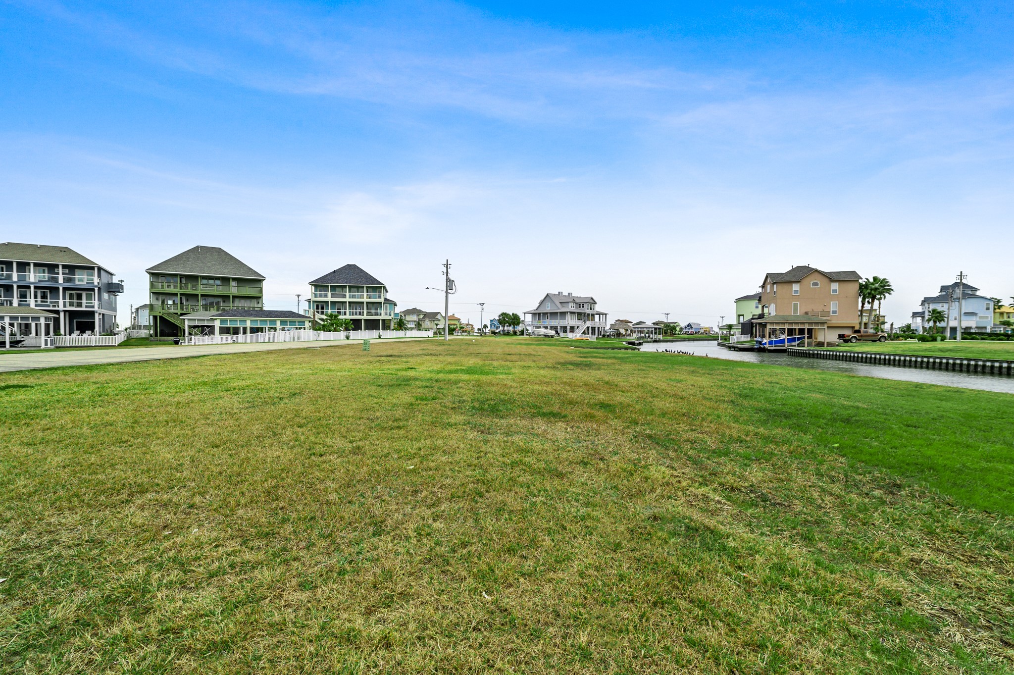 27 Isla Morada, Hitchcock, TX 77563