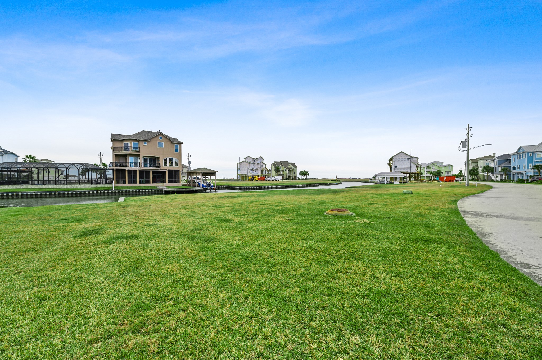 27 Isla Morada, Hitchcock, TX 77563