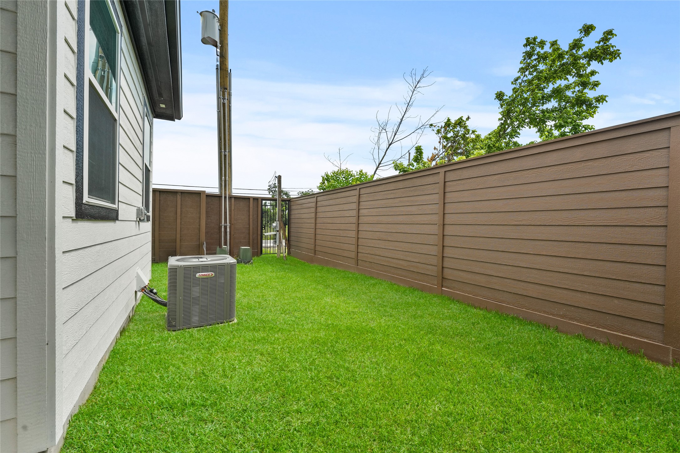 Large Private Yard Large Private Yard