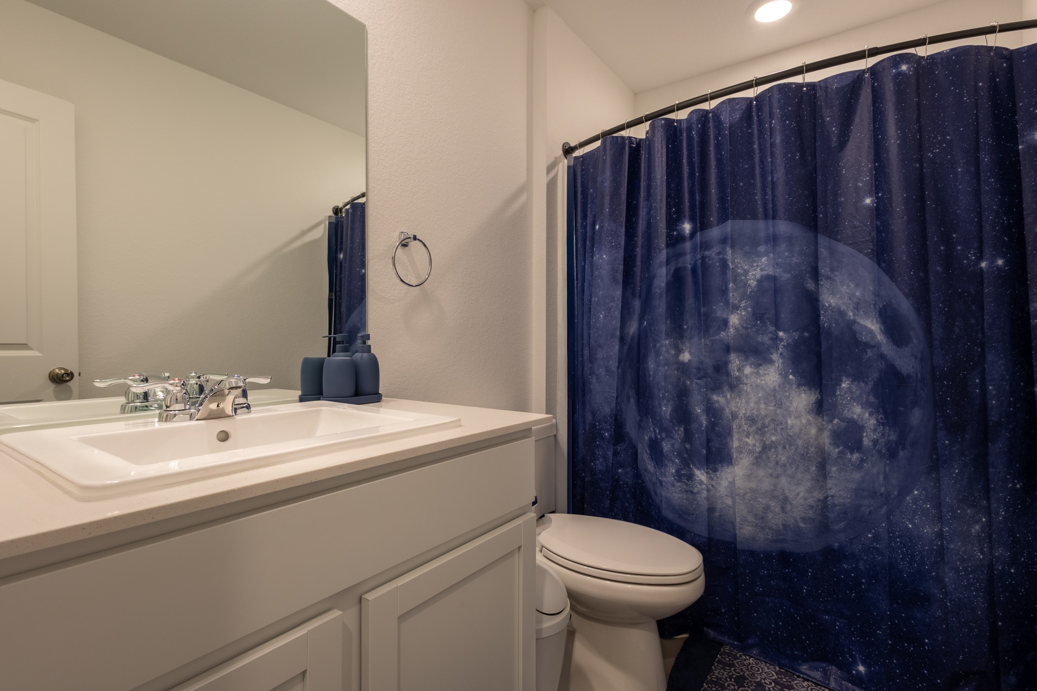 A sparkling clean secondary full bathroom designed with a tub/shower combo and clean modern finishes to serve guests comfortably.