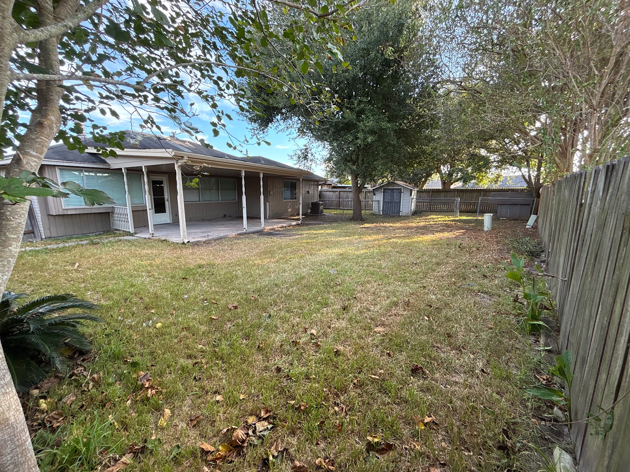 1138 Maple Creek Drive, La Porte, TX 77571
