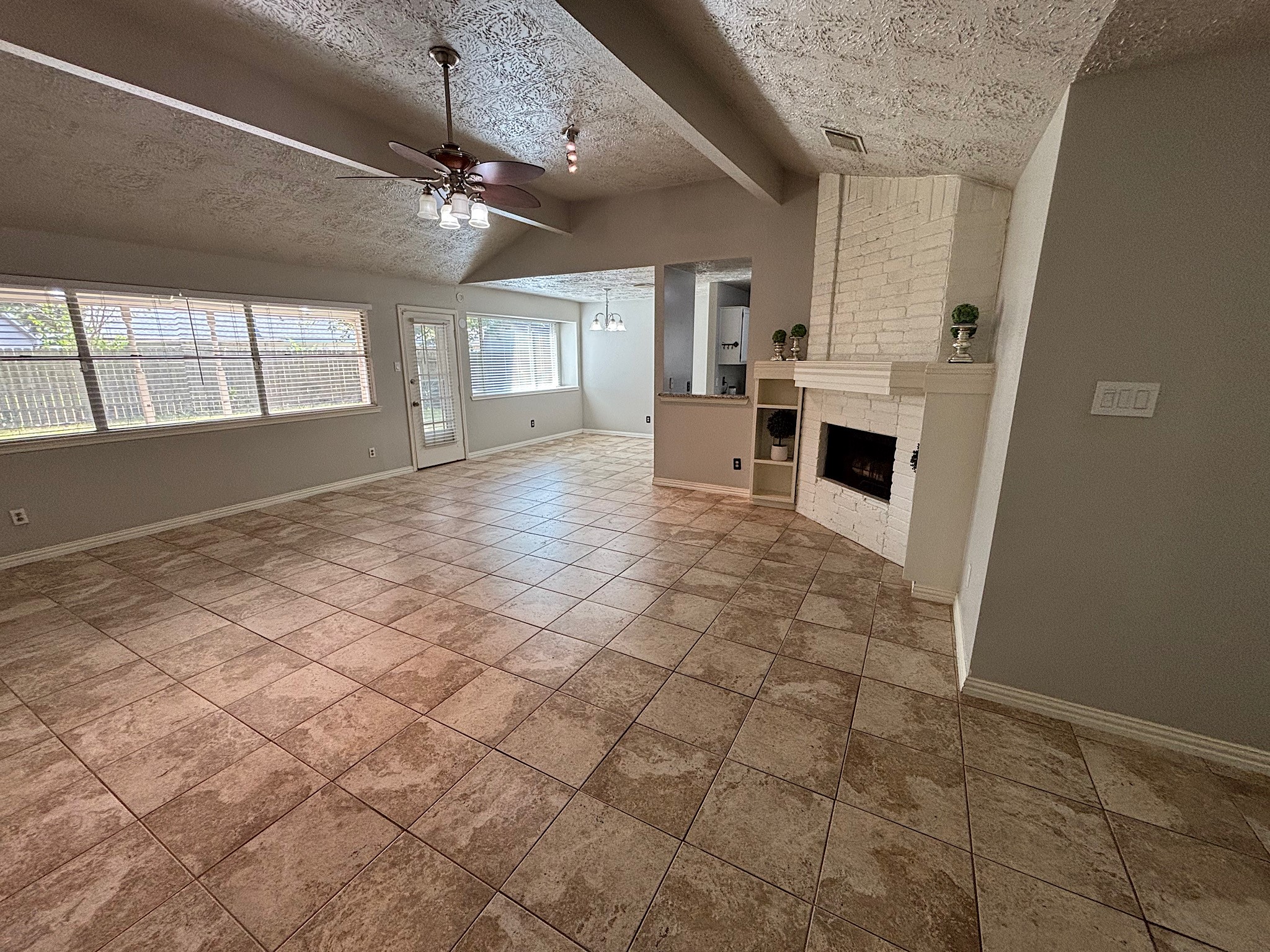 1138 Maple Creek Drive, La Porte, TX 77571
