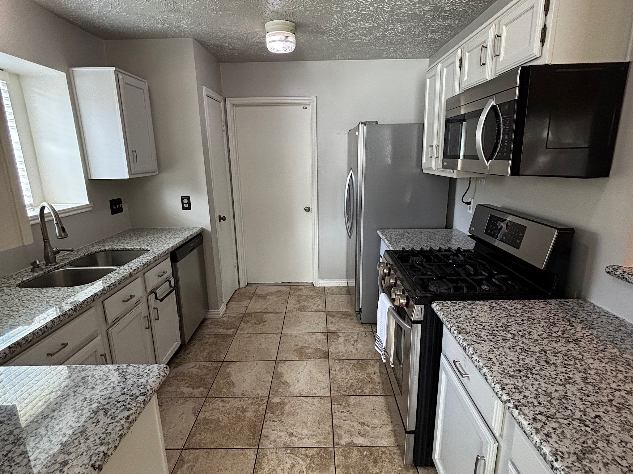 1138 Maple Creek Drive, La Porte, TX 77571