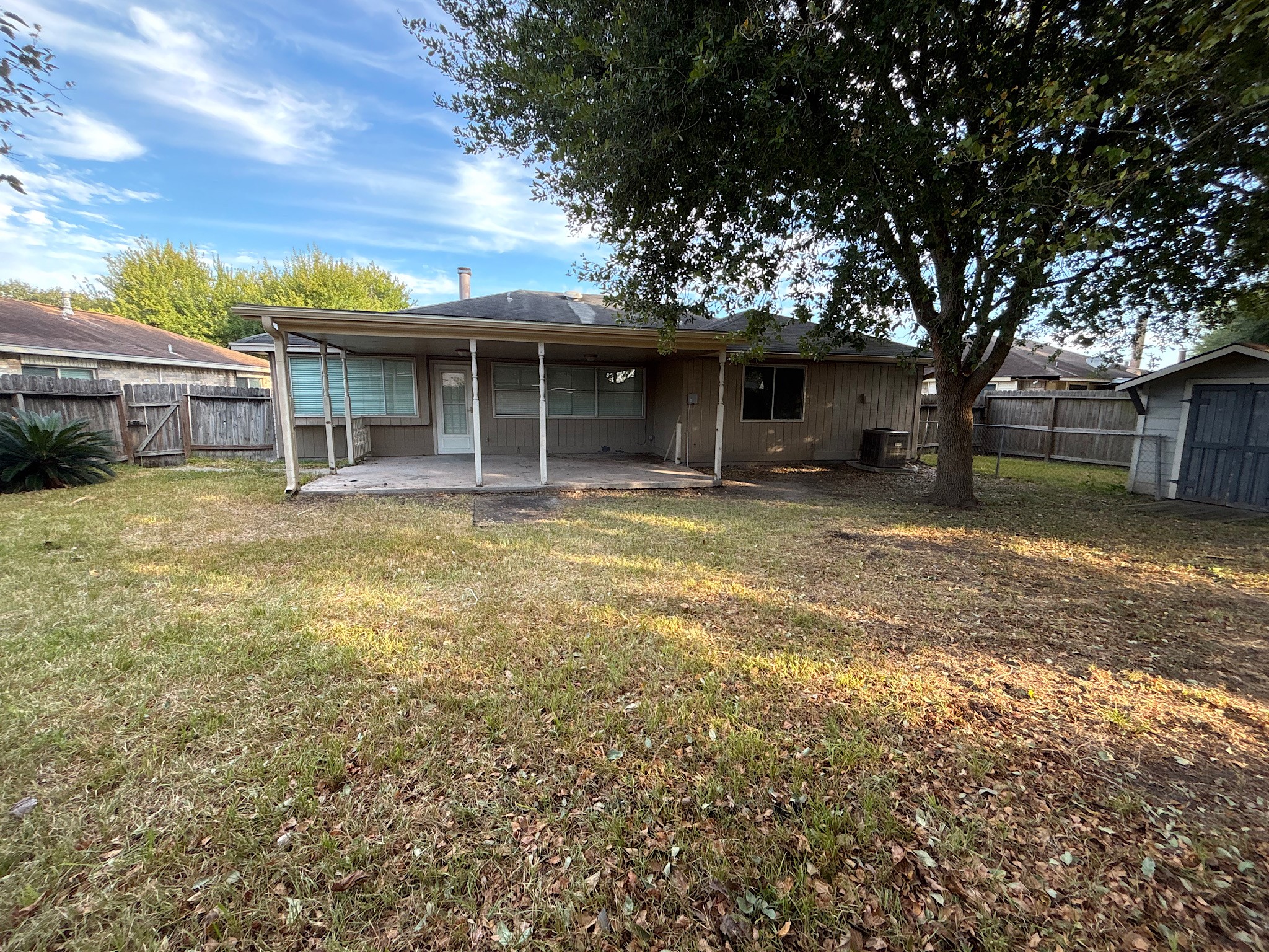 1138 Maple Creek Drive, La Porte, TX 77571