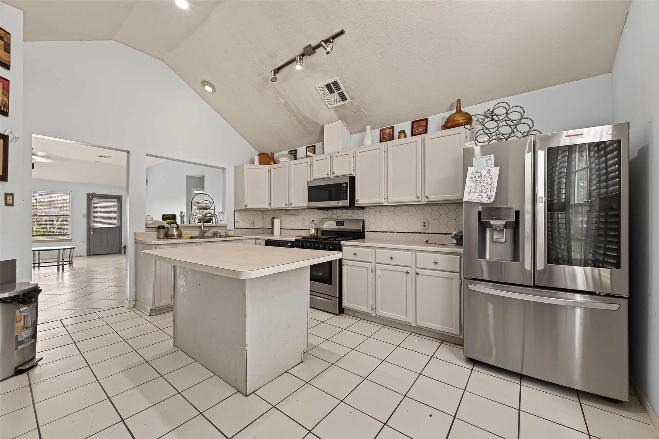 3002 Overland Trail, Dickinson, TX 77539