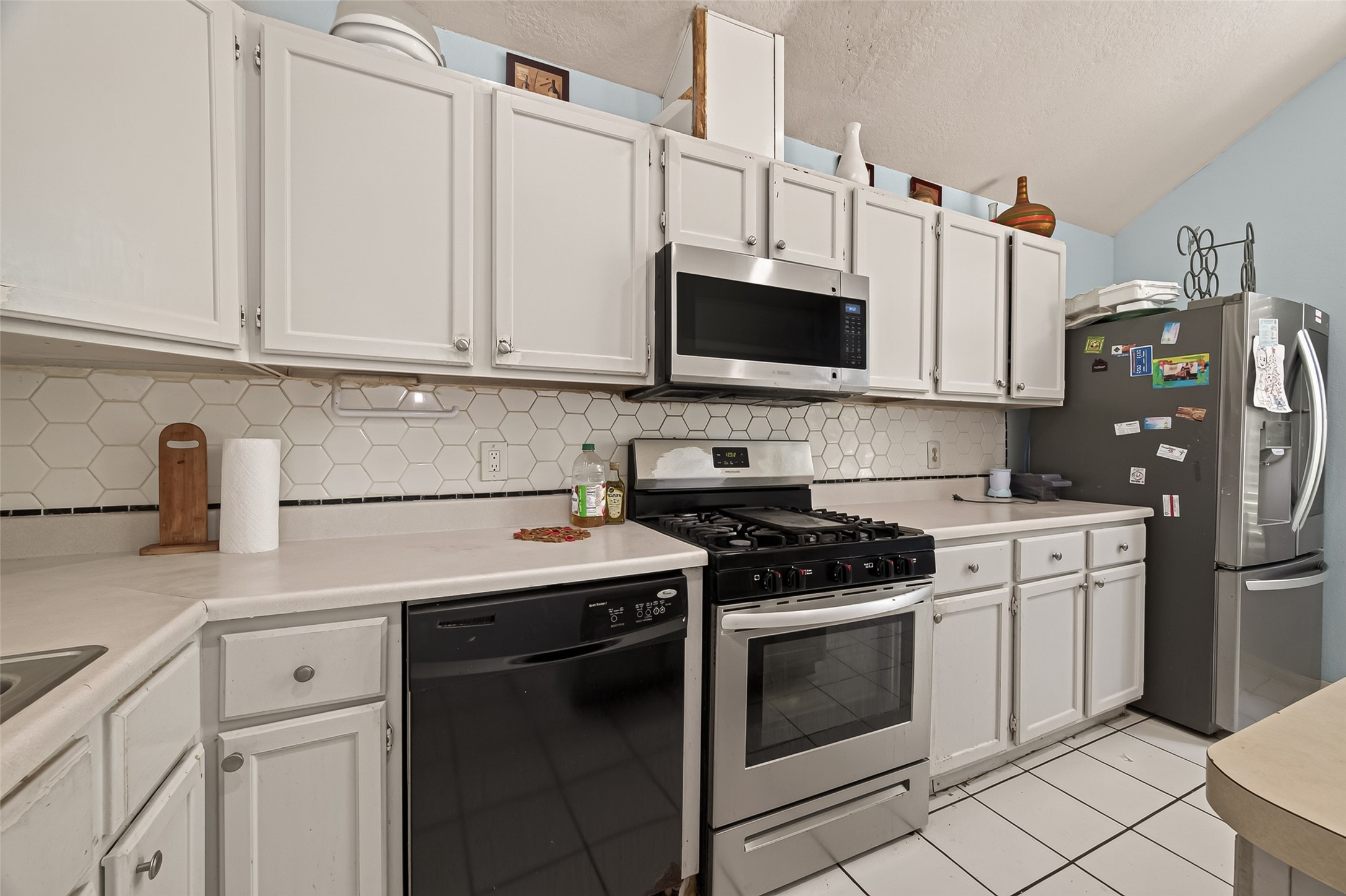 3002 Overland Trail, Dickinson, TX 77539