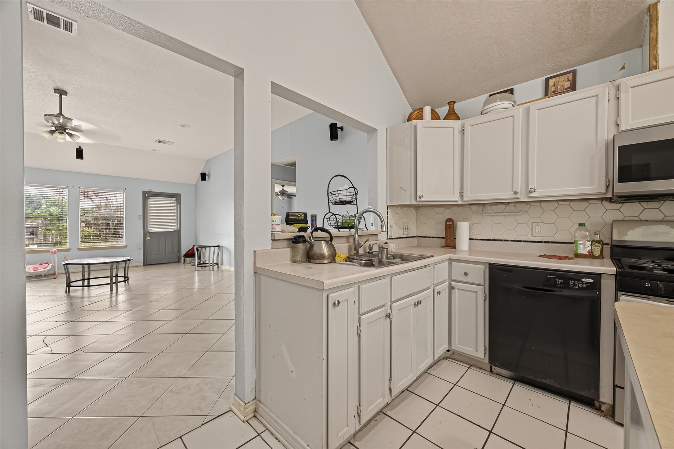 3002 Overland Trail, Dickinson, TX 77539