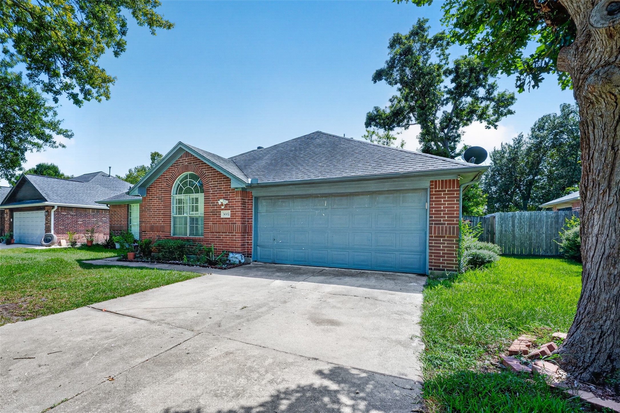 3002 Overland Trail, Dickinson, TX 77539