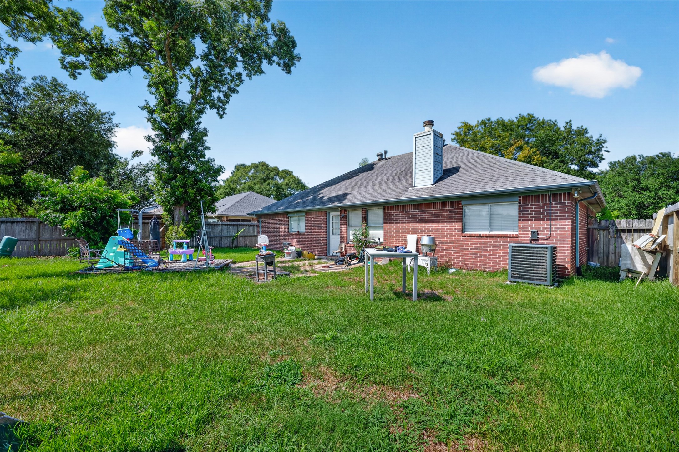 3002 Overland Trail, Dickinson, TX 77539
