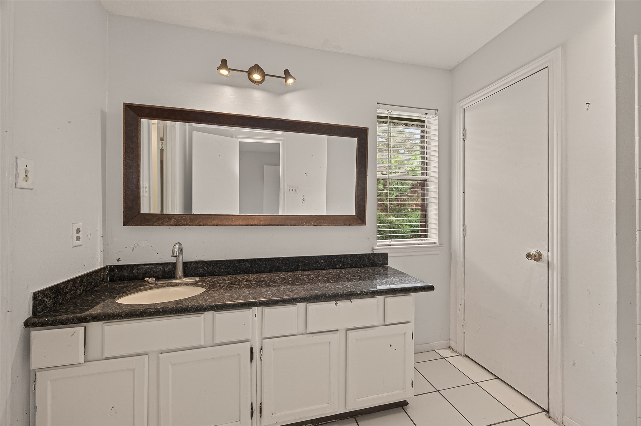 3002 Overland Trail, Dickinson, TX 77539