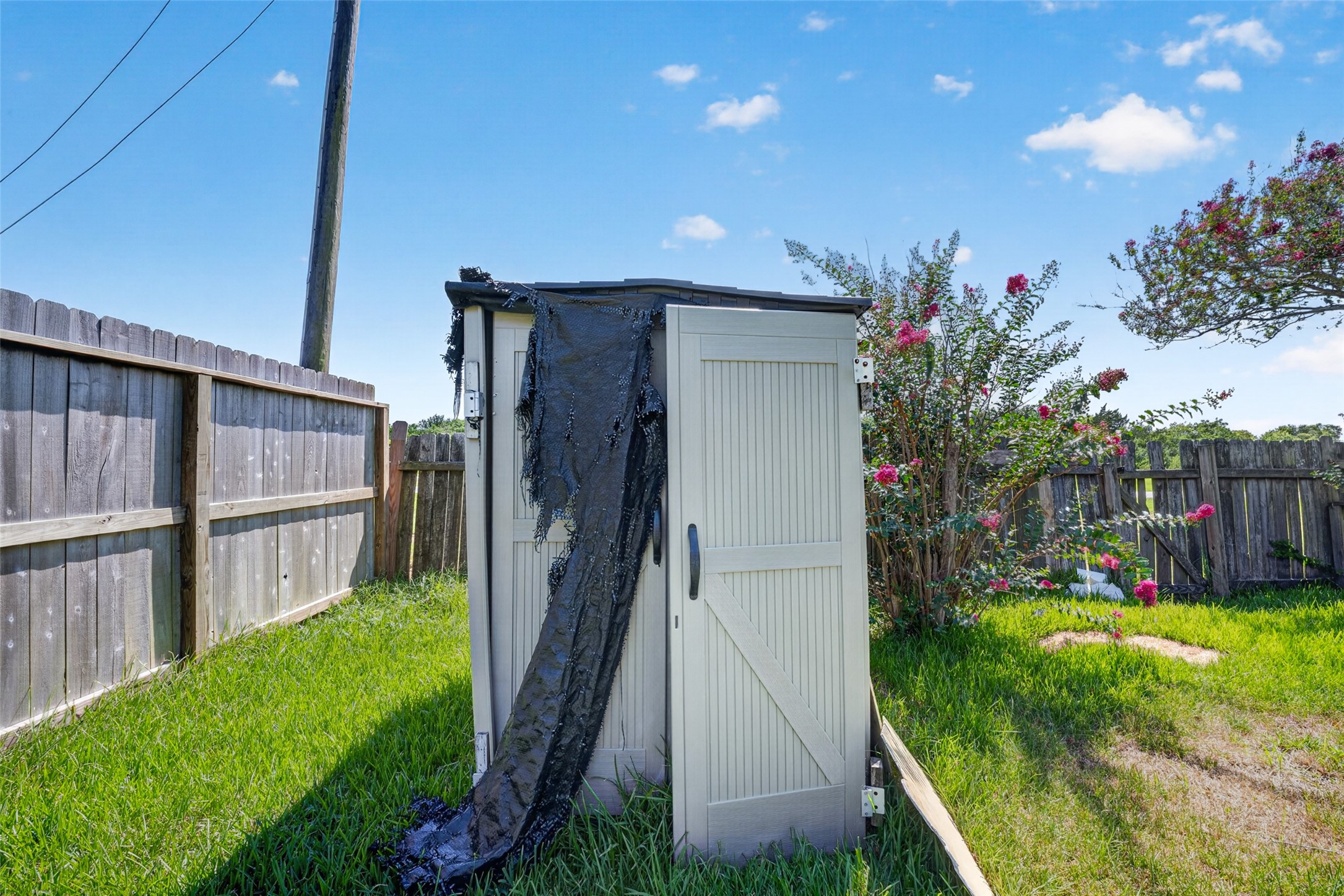 3002 Overland Trail, Dickinson, TX 77539